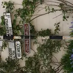 Hawthorn In Crayke Yo61 4Te